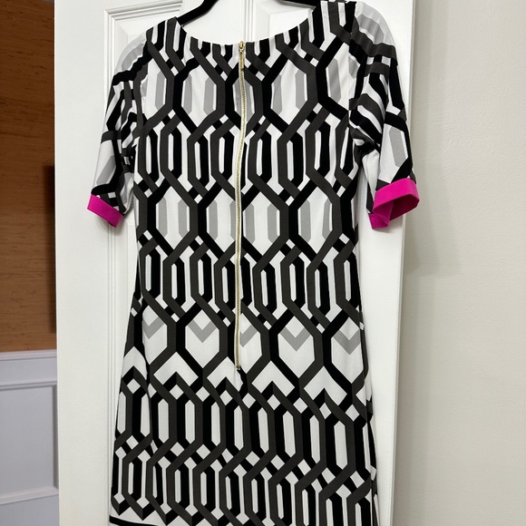 Eliza J Short Sleeved Geometric Print Shift Dress Sz. 4 Black/Pink/Gray/White - Picture 3 of 8